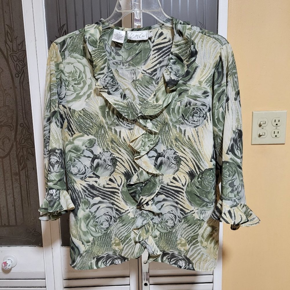 Kathy Che Ladies Beautiful Green Floral Ruffled Blouse